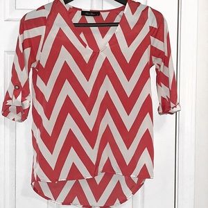 Size Small. Quarter length sleeve loose fit top